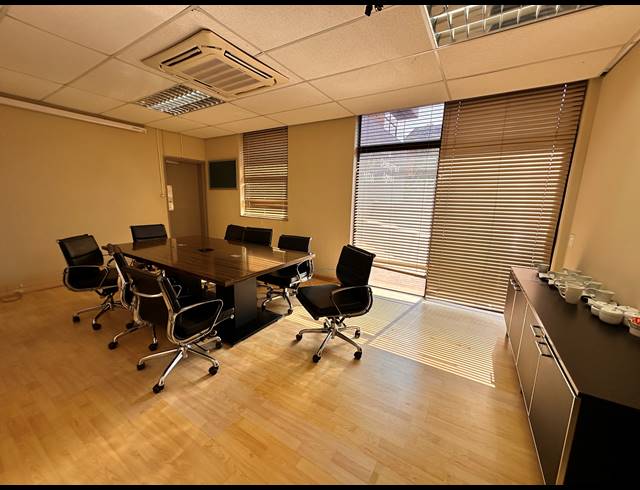 1,868M² OFFICE TO LET IN PARKTOWN